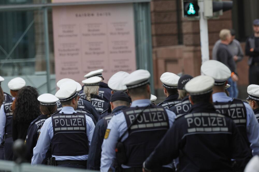 Drama na ЕURO: Njemačka policija pucala na čovjeka sa sjekirom blizu fan zone