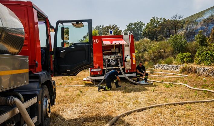 Nakon prolaska kolone svatova izbio niz manjih požara