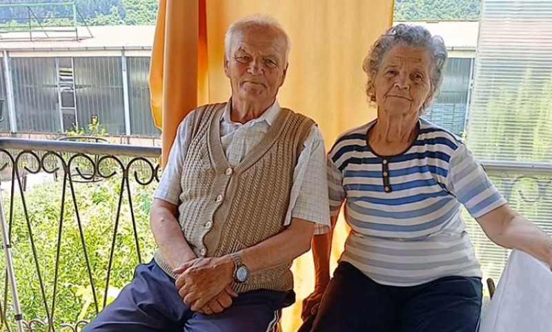 Najmiliji uz druženje oživjeli lijepe uspomene: Trostruko veselje u domu Radivoja Simeunovića iz Rogatice