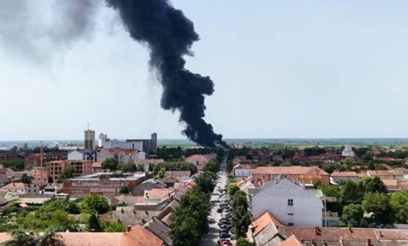 Požar u fabrici boja i lakova: Čulo se bar 40 eksplozija, potrag za radnikom