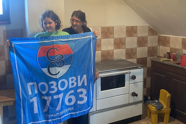 “Srbi za Srbe” pomogli samohranoj majci i kćerki iz Drvara: “Mali znak pažnje”