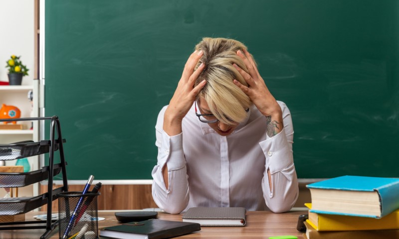 Optužena za seksualno zlostavljanje učenika: Učiteljica drame (24) puštena uz kauciju