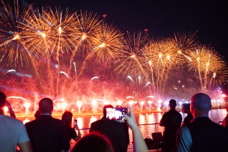 Veličanstvenim vatrometom večeras je završen Svesrpski sabor FOTO