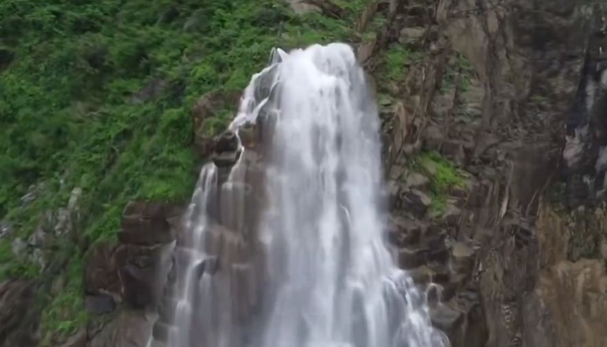 Čuveni vodopad u Kini sa vodom iz cijevi VIDEO