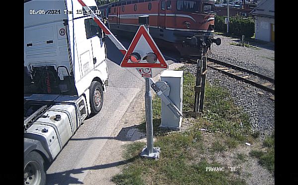 Kamere snimile još jednog nesavjesnog vozača na pružnom prelazu Zalužani VIDEO