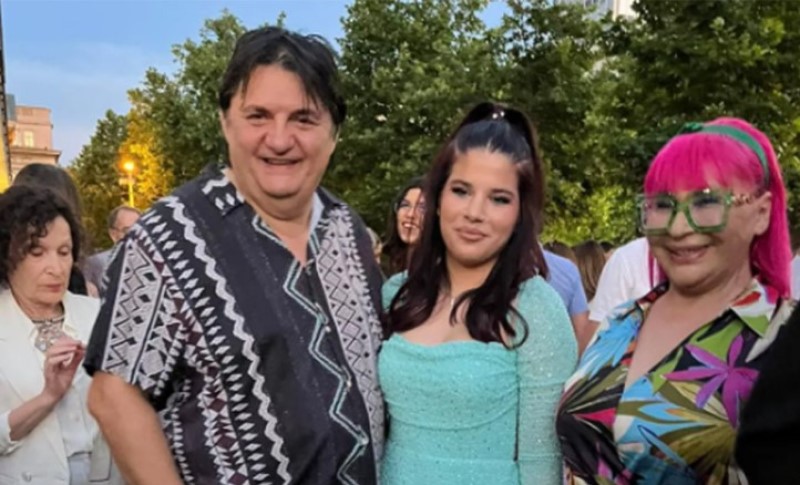 Ponosni baka i djed: Zorica Brunclik i Kemiš ispratili najstariju unuku na maturu