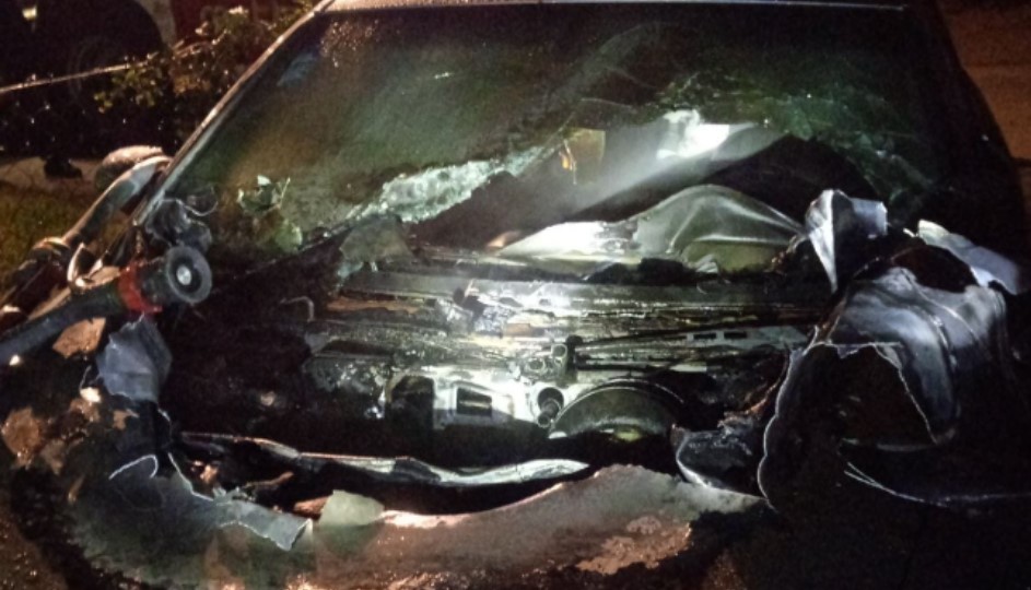 “Audi” izgorio na parkingu: Banjalučka policija istražuje slučaj FOTO