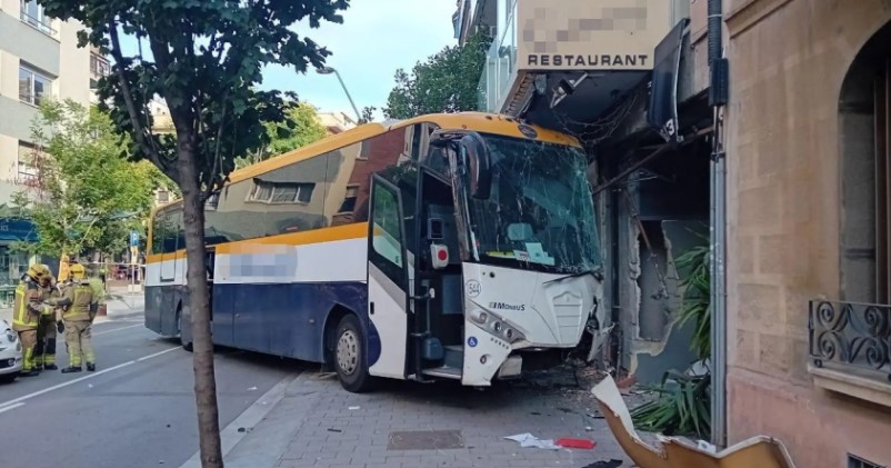 Najmanje šestoro povrijeđeno: Autobus se “zakucao” u hotel