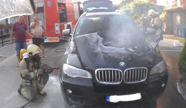Vatrogasci intervenisali: Gorio skupocjeni BMW FOTO