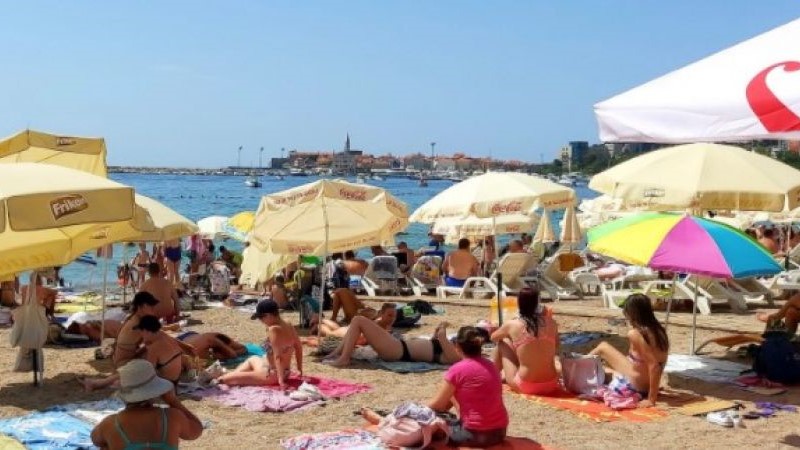 Jedan dan kao cijelo ljetovanje: Ovo je najskuplja plaža u Crnoj Gori, evo gdje se nalazi