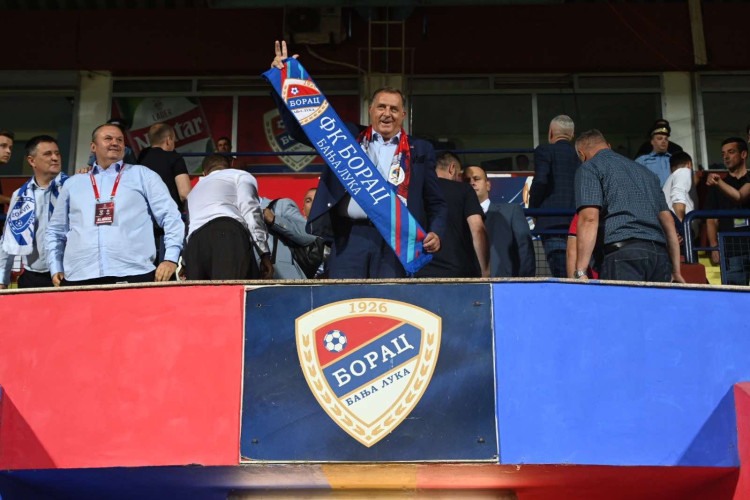 Pun stadion: I Dodik sa tribina bodri Borac