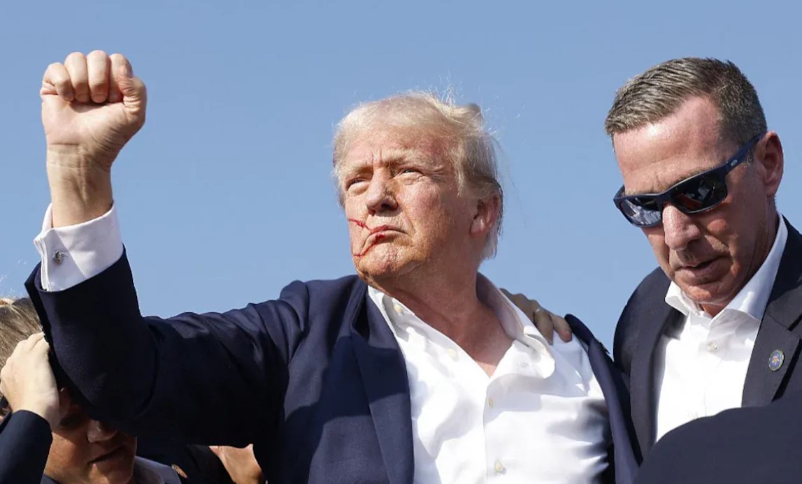 Podrčka za oca: Evo kako je Trampova porodica reagovala na vijest FOTO