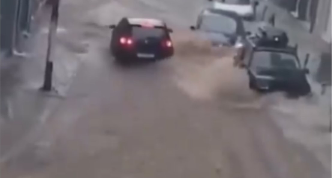 Vatrogasci imali pune ruke posla: Više od 400 udara groma u Grčkoj VIDEO
