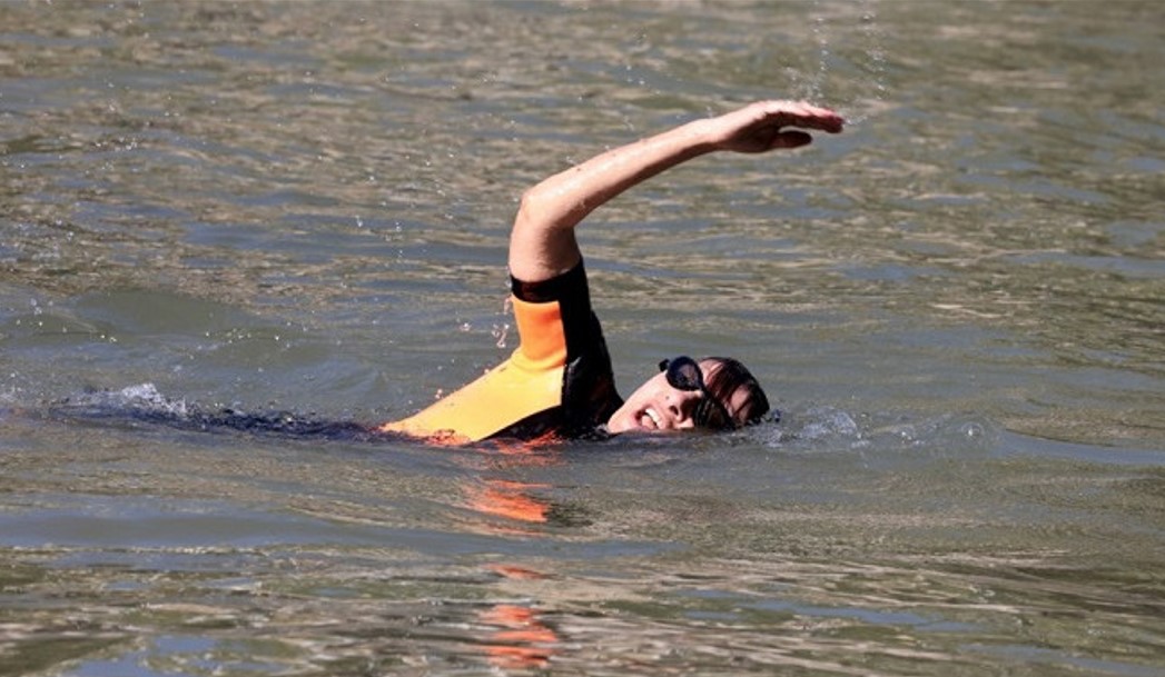 Htjela da dokaže da je voda čista: Gradonačelnica Pariza plivala u Seni