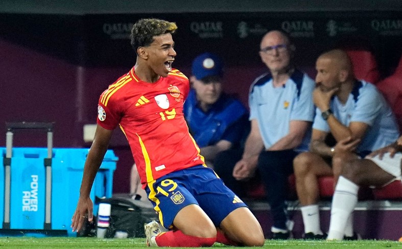 Nastavlja da niže rekorde: Jamal oborio rekord legendarnog Pelea