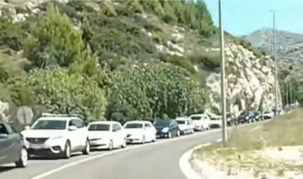 Višesatno čekanje: Kilometarska kolona vozila na putu Trebinje-Dubrovnik VIDEO
