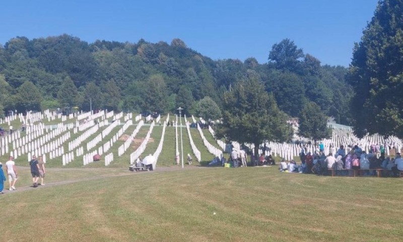 Komemoracija u toku: U Potočarima obilježavanje 29 godina od stradanja Bošnjaka iz Srebrenice