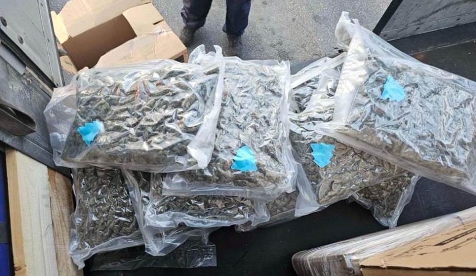 “Pao” na granici: U kamionu pronašli skoro 30 kilograma marihuane FOTO