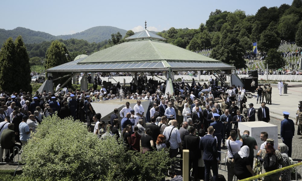 Sahranjeno 14 posmrtnih ostataka: Obilježeno 29 godina od stradanja Bošnjaka iz Srebrenice