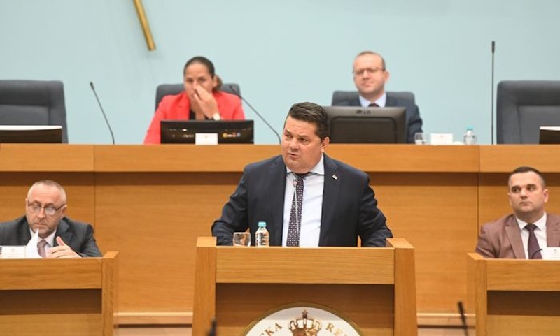 Stevandić o novom zakonu: Grb Nemanjića i himna “Bože pravde” ne vrijeđaju Bošnjake