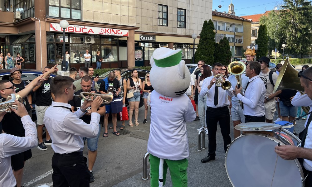 Zagrijavanje za “Negujmo žurku”: U Banjaluku stigao pun autobus mladih FOTO/VIDEO