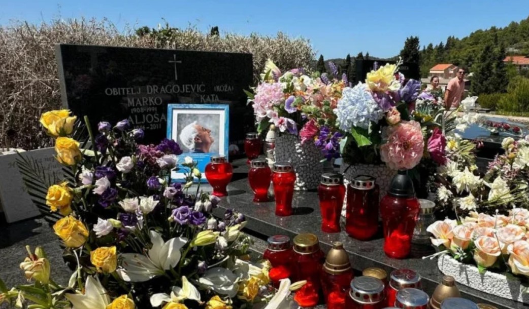 Šest godina bez Olivera: Na grobu čuvenog pjevača obožavalac iz Srbije ostavio dirljivu poruku FOTO