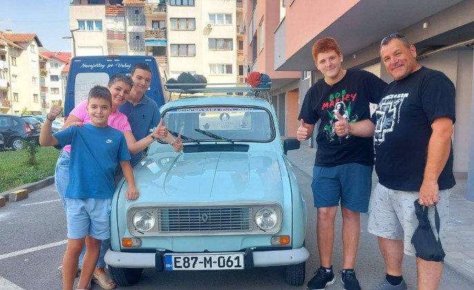 Skupljaju sredstva za liječenje Miloša: Renoom iz ‘84. krenuli s Jahorine u Pariz