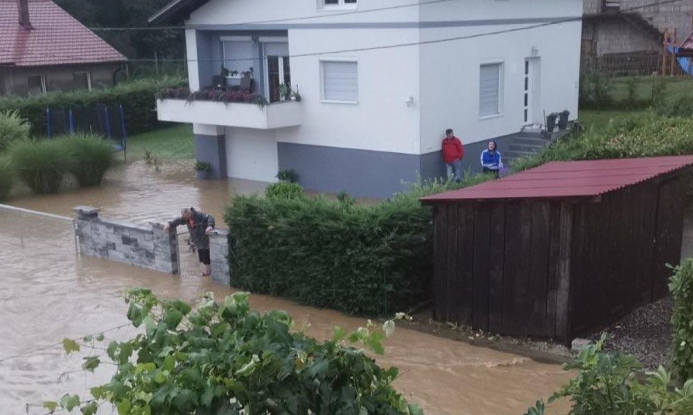 Za svega nekoliko minuta: Banjalučko naselje pod vodom VIDEO
