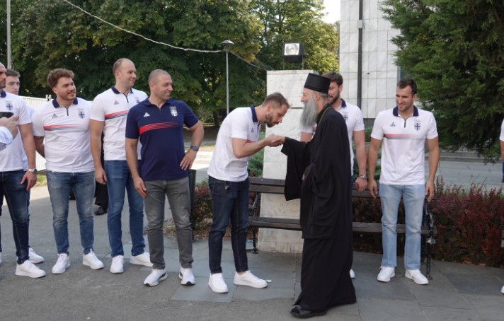 Učesnici OI u Parizu: Patrijarh Porfirije blagoslovio vaterpoliste Srbije