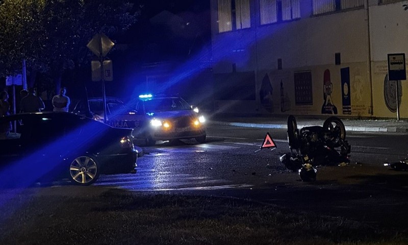 Sudar motocikla i “bmw-a”: Teško povrijeđen maloljetnik