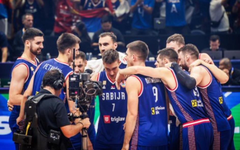 Ćevapi, burek i sarma: U taboru Srbije vlada odlična atmosfera VIDEO