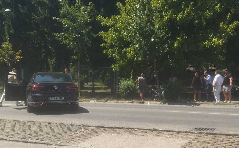 Udes u banjalučkom naselju: Sudarili se automobil i motor