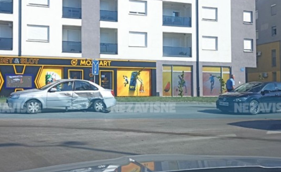 Udes u Banjaluci: Sudarila se dva vozila, velika šteta