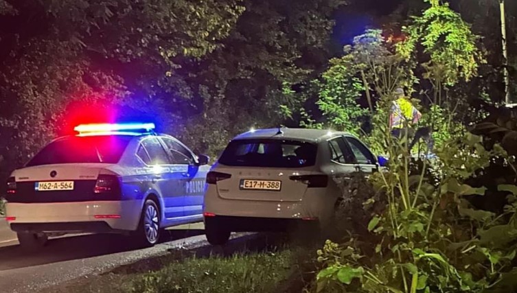 Težak udes: U sudaru dva automobila povrijeđene tri osobe