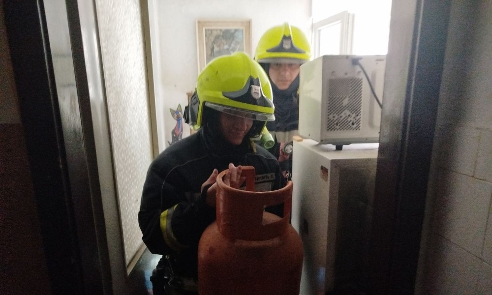 Banjalučki vatrogasci intervenisali: Curio plin u kuhinji FOTO