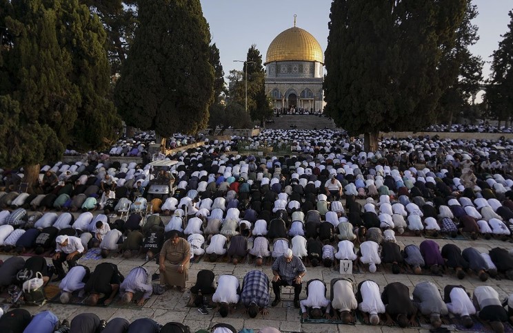 Kako bi se pomolio za povratak talaca: Izraelski ministar bezbjednosti posjetio Al-Aksu