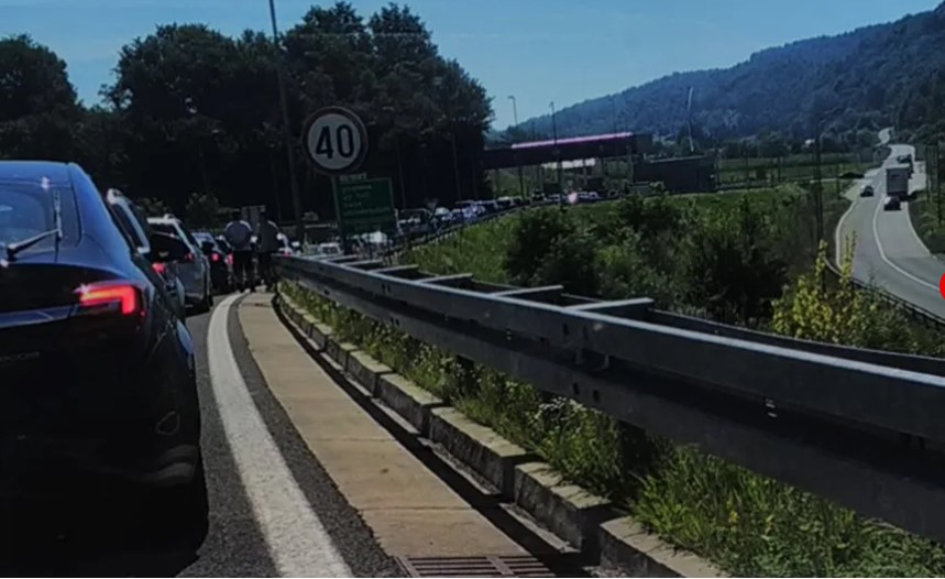 Okončana devetočasovna blokada: Prohodna dionica auto-puta na kojoj se zapalio kamion