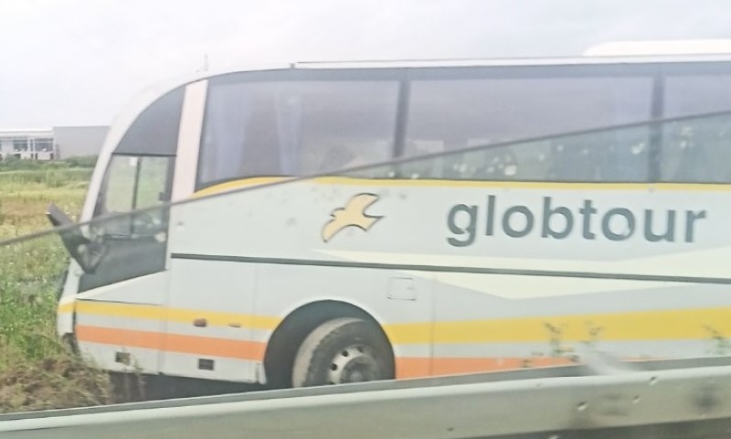 Više putnika povrijeđeno u slijetanju autobusa u Prnjavoru: Vozač prebačen u UKC