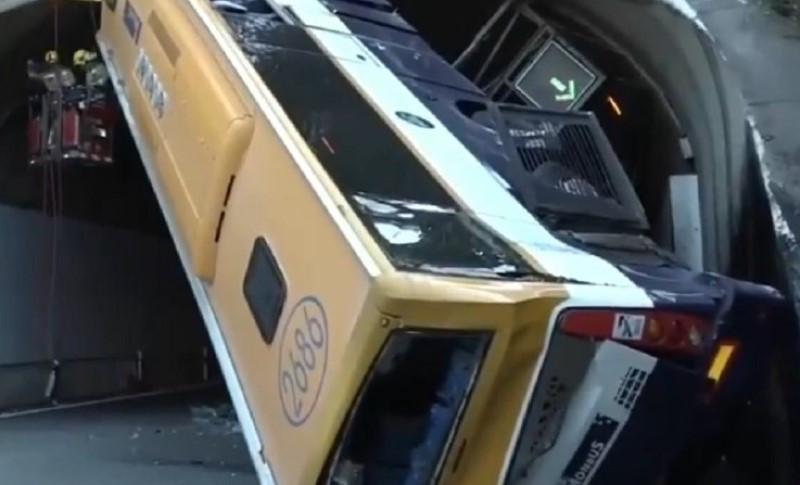 Užasna nesreća: Prilikom prevrtanja autobusa poginulo 28 hodočasnika