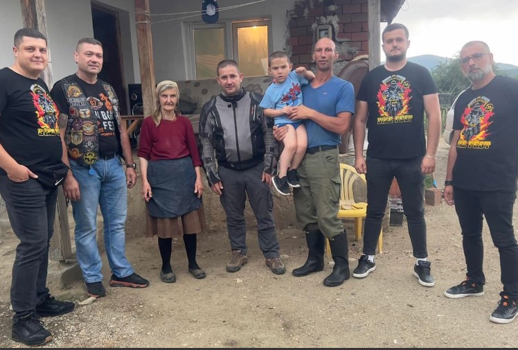 Ljudi velikog srca: Bajkeri iz Prnjavora usrećili devet višečlanih porodica na Kosovu