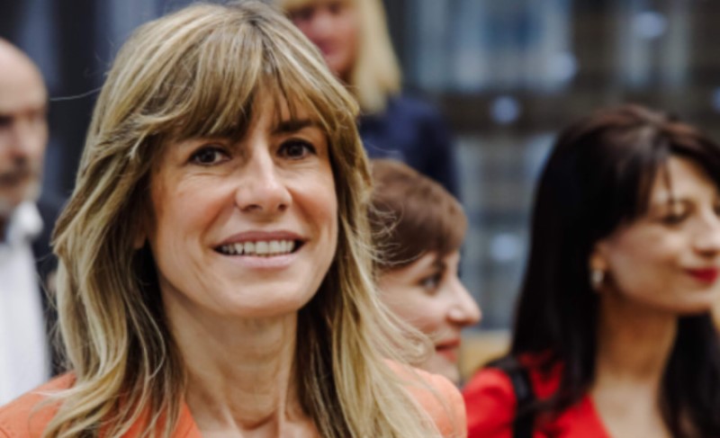 Vješto izbjegla novinare: Supruga premijera odbila da svjedoči u slučaju korupcije protiv nje