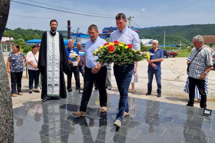 Odata počast: Služen parastos za 26 poginulih boraca iz Bjelajca