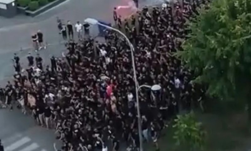 Euforija pred meč u Banjaluci: Veliki broj navijača Borca stigao pred Gradski stadion