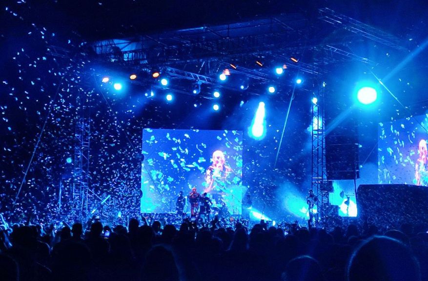 Lepa Brena sa gostima održala spektakularan koncert u Drvaru VIDEO