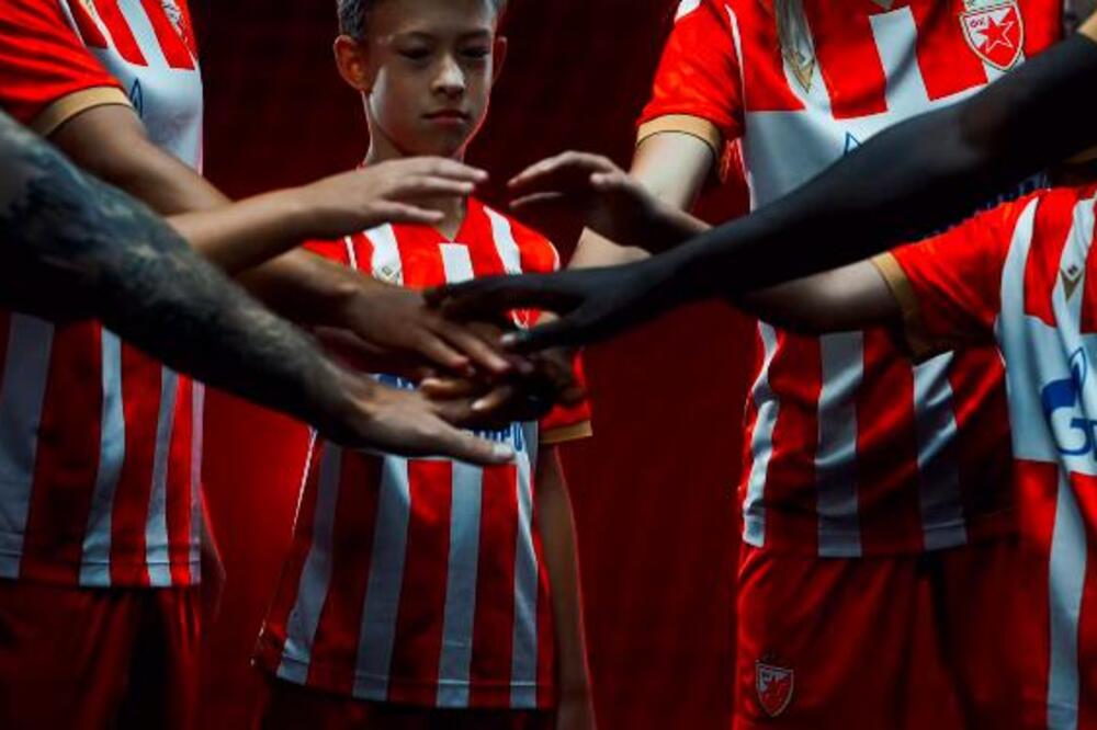 Tradicionalno crveno-bijeli: Zvezda predstavila dres za narednu sezonu