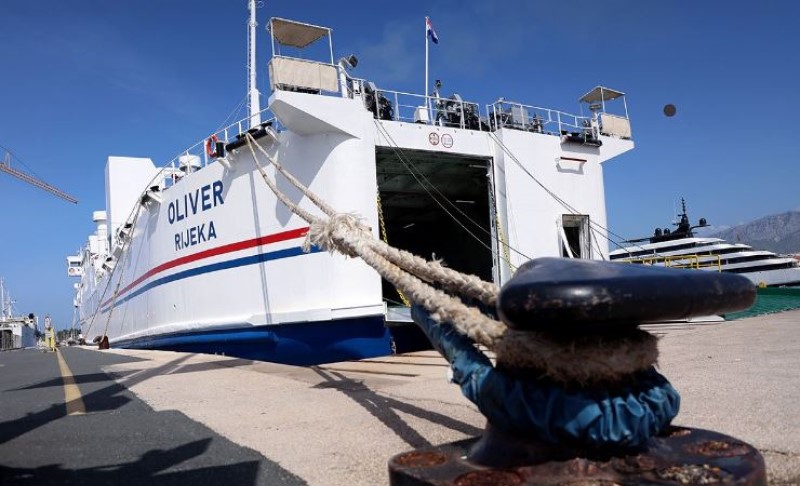 Okončana drama na Jadranu: Putnici na trajektu zapjevali Oliverovu pjesmu VIDEO