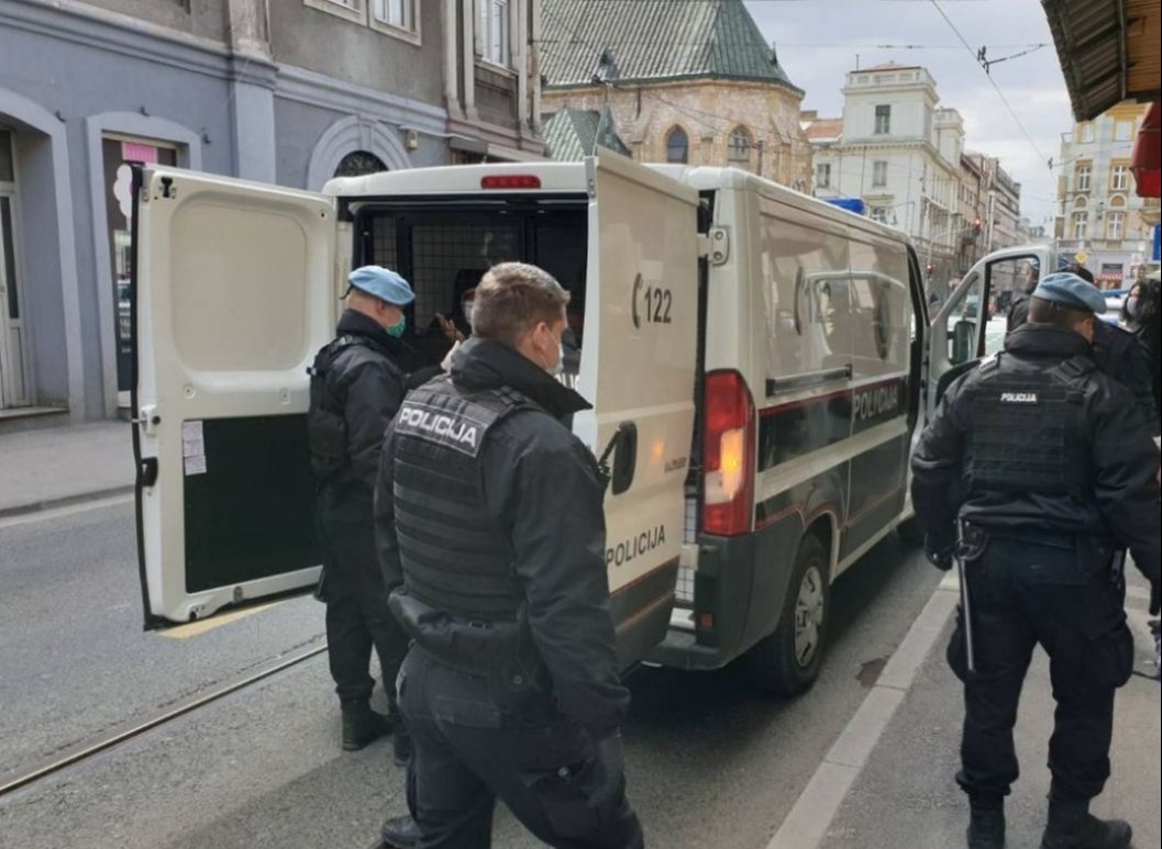 Tri prijatelja ubila četiri žene u Sarajevu: “Dvojica automobilom, treći nožem”