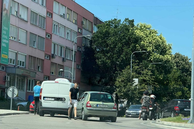 Saobraćajka u Banjaluci: Gužve zbog sudara na kružnoj raskrsnici kod “Ekvatora”
