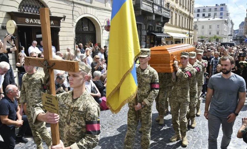 Ubijena u atentatu ispred kuće: Farion sahranjena uz povike “Moskovljani, gubite se iz Lavova!”