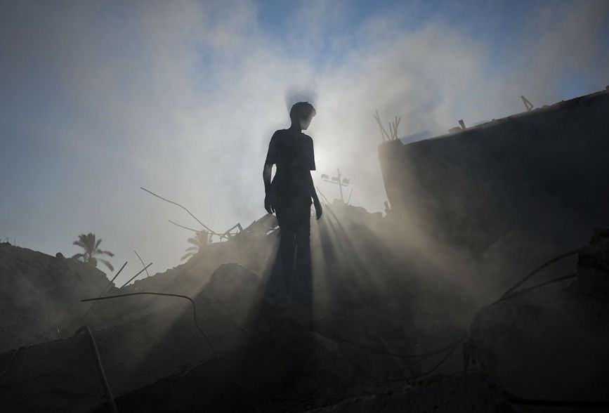 Raketa pogodila fudbalsko igralište u Izraelu, stradala djeca UZNEMIRUJUĆI VIDEO